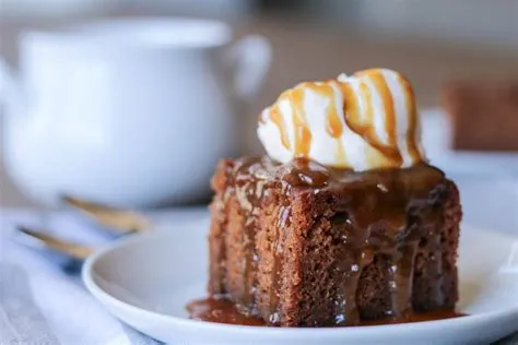  Sticky Toffee Pudding: En ljuvlig kola- och karamelldröm som smälter i munnen!