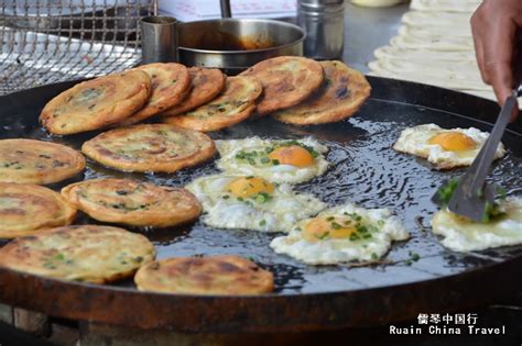   Jiaodong Scallion Pancakes – En Smörgåsbord av Krisphet och Savory Läckerheter!