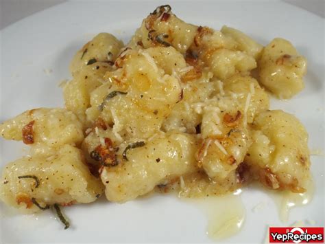  Yukon Gold Potato Gnocchi med Rödvinssås: En Himmlisk Köttlös Fusion av Italien och Alaska!